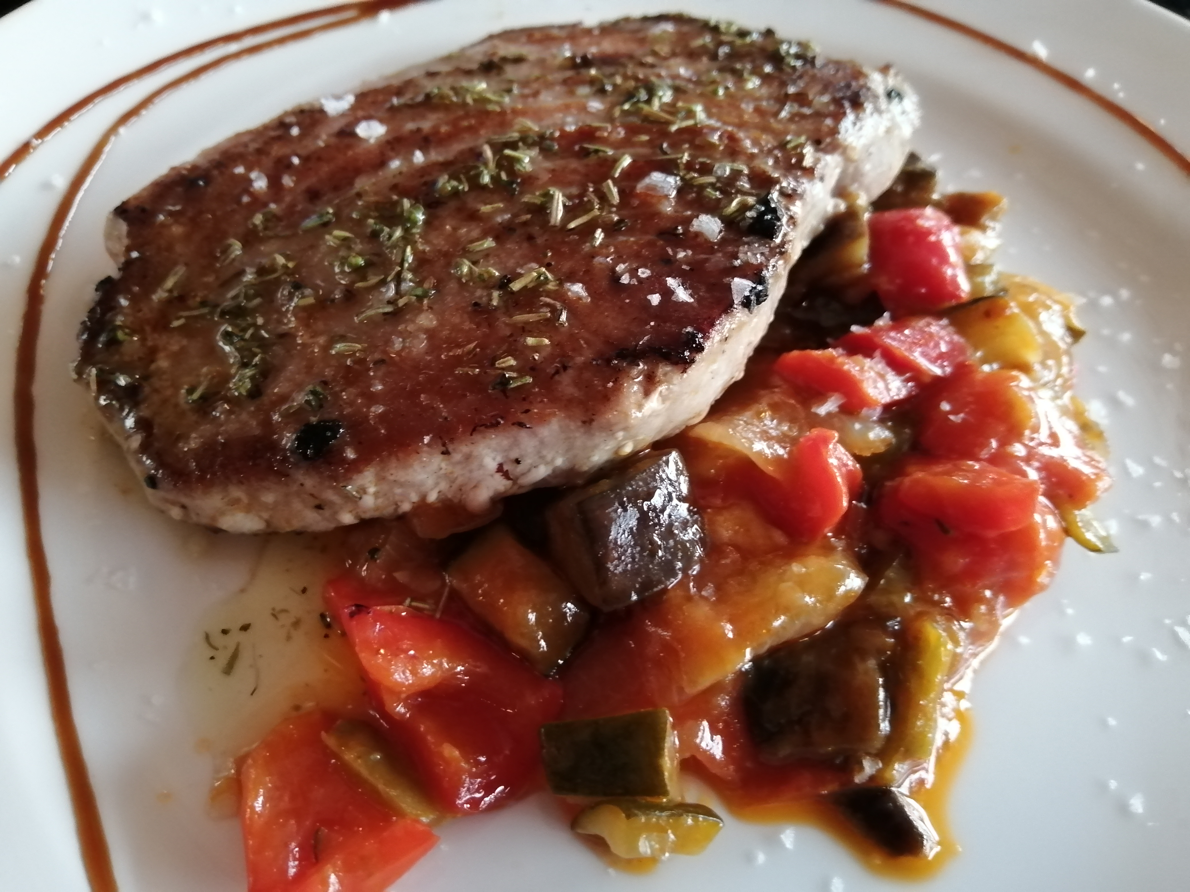 Tonyina fresca amb samfaina.