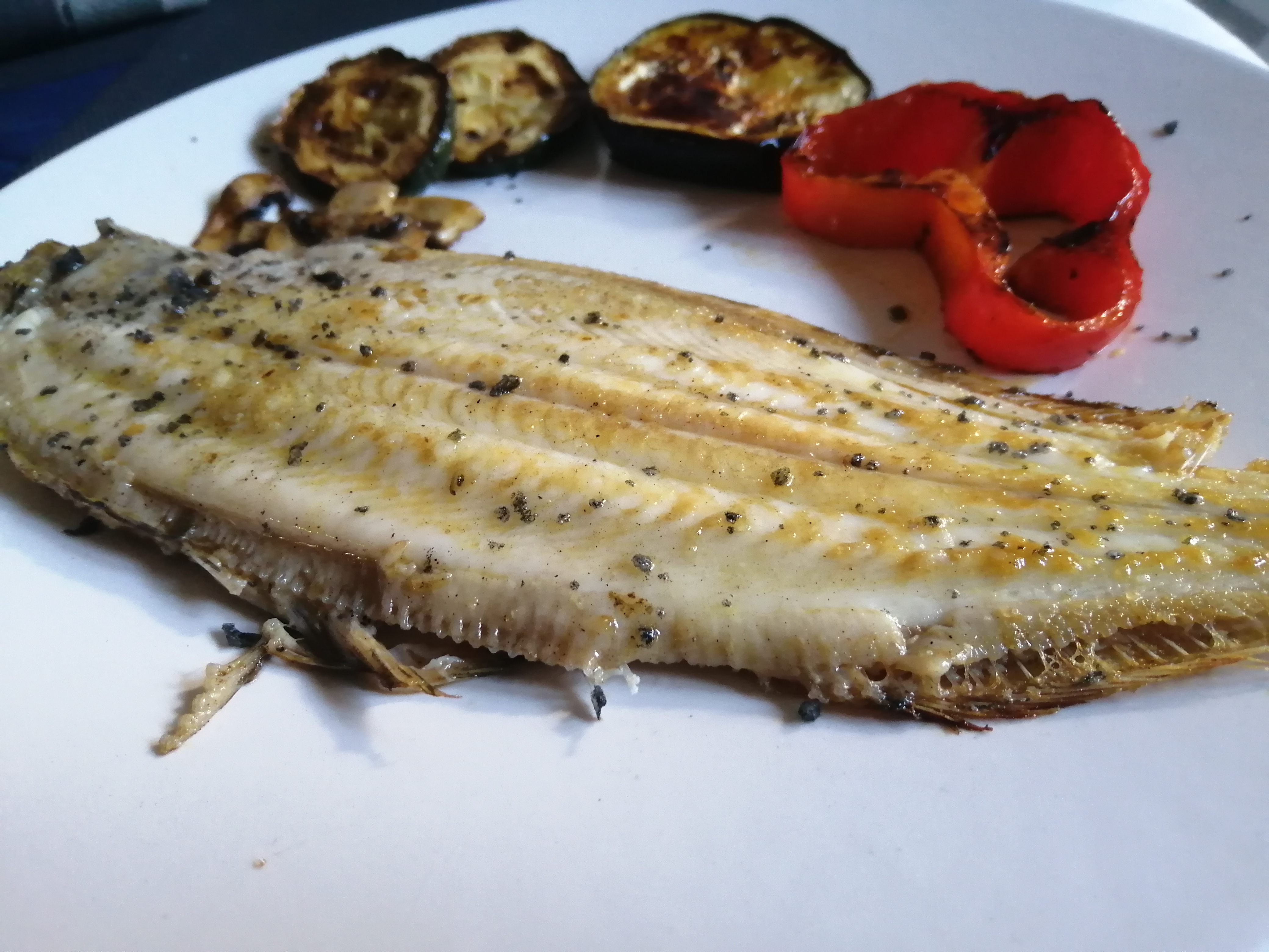 Llenguado de platja amb verdures planxa.