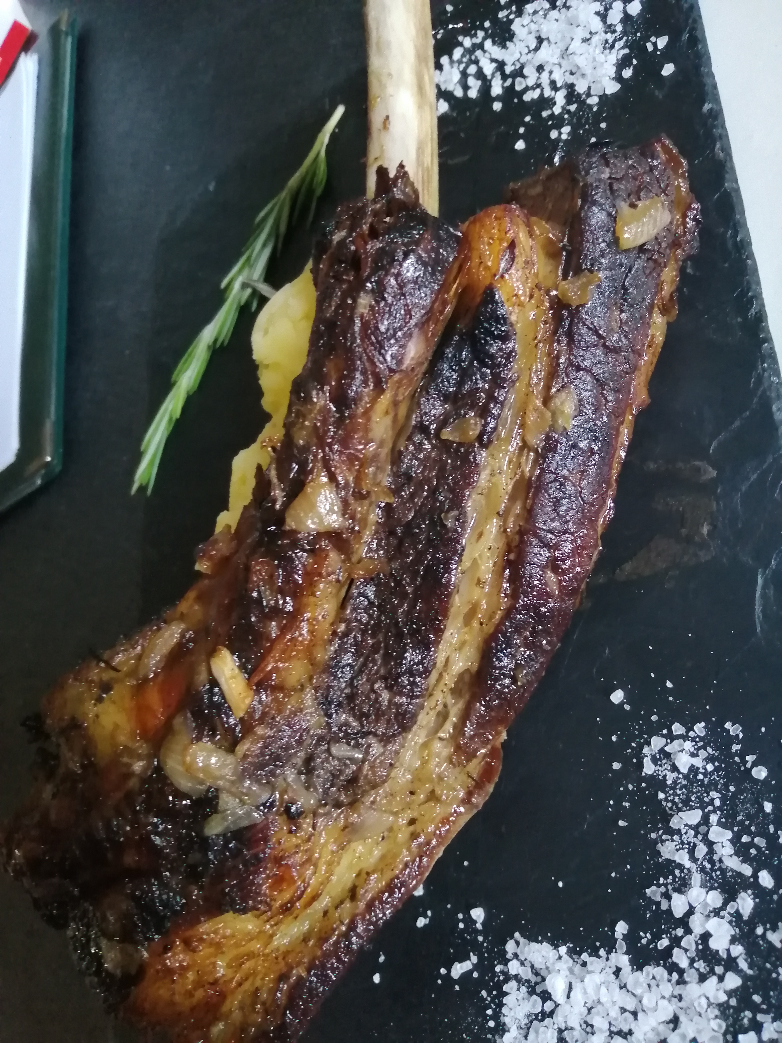 Costella de vedella cuinada a baixa temperatura.