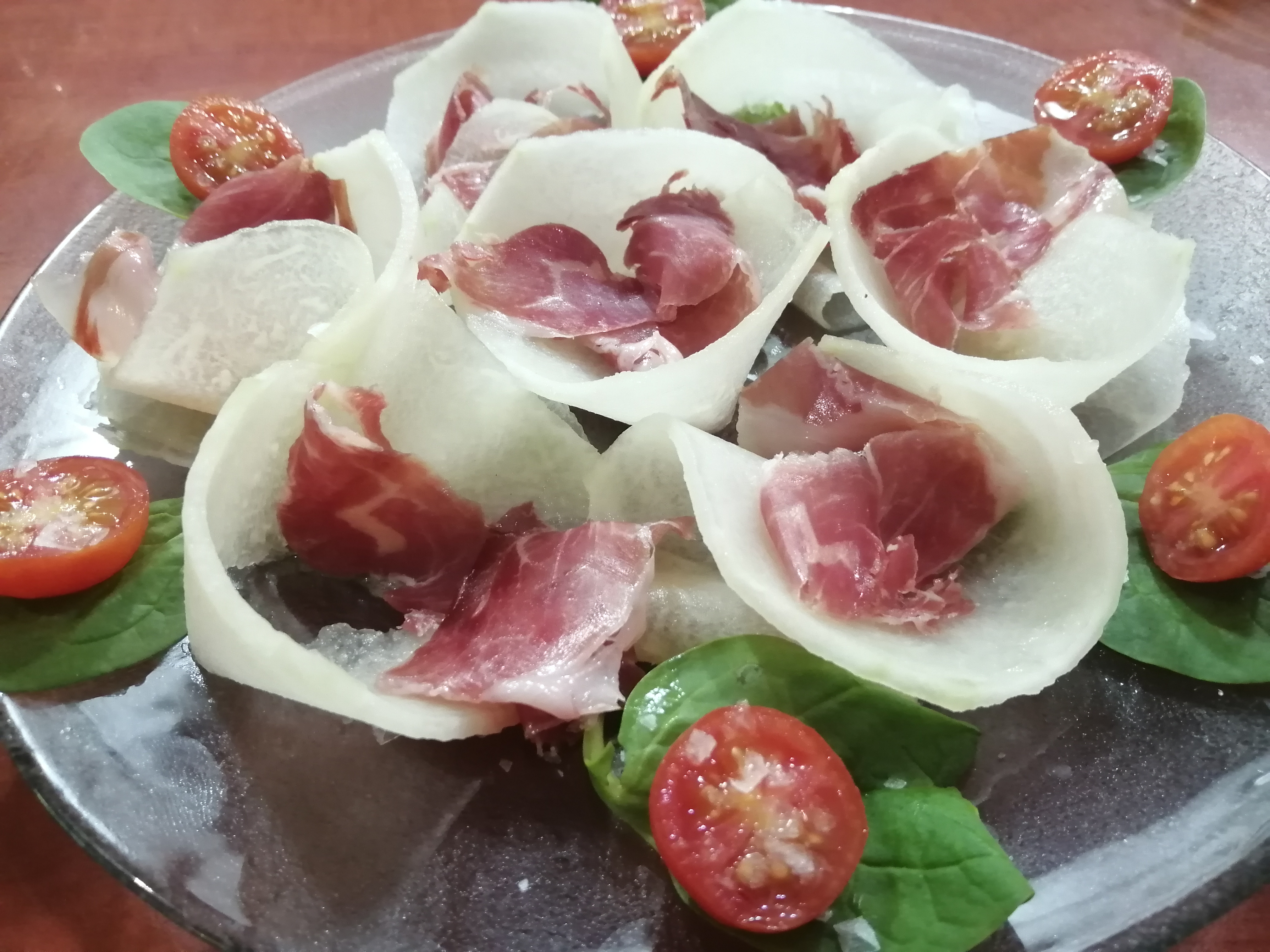 Mil fulles de meló amb pernil ibèric.